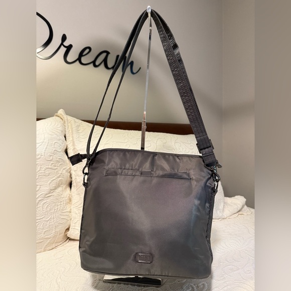 Gently Used Lug Grey Insulated Shoulder Bag - Picture 5 of 10